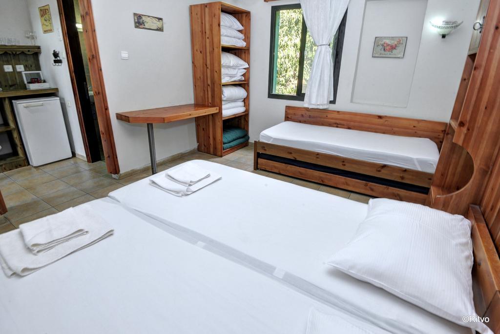Amiad Joseph Well Country Inn Szoba fotó